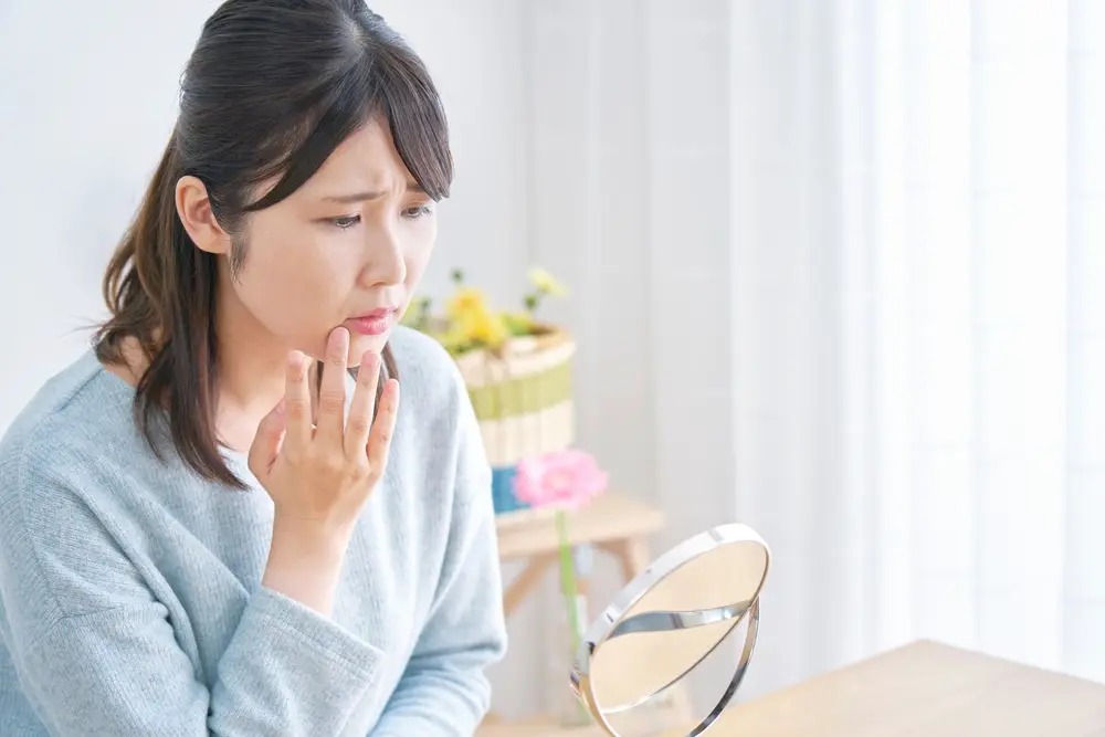 woman with dry mouth struggling with oral health issues